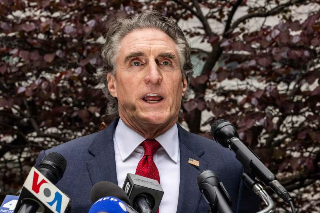 El gobernador de Dakota del Norte, Doug Burgum, en Nueva York, el 14 de mayo de 2024. Foto: AFP