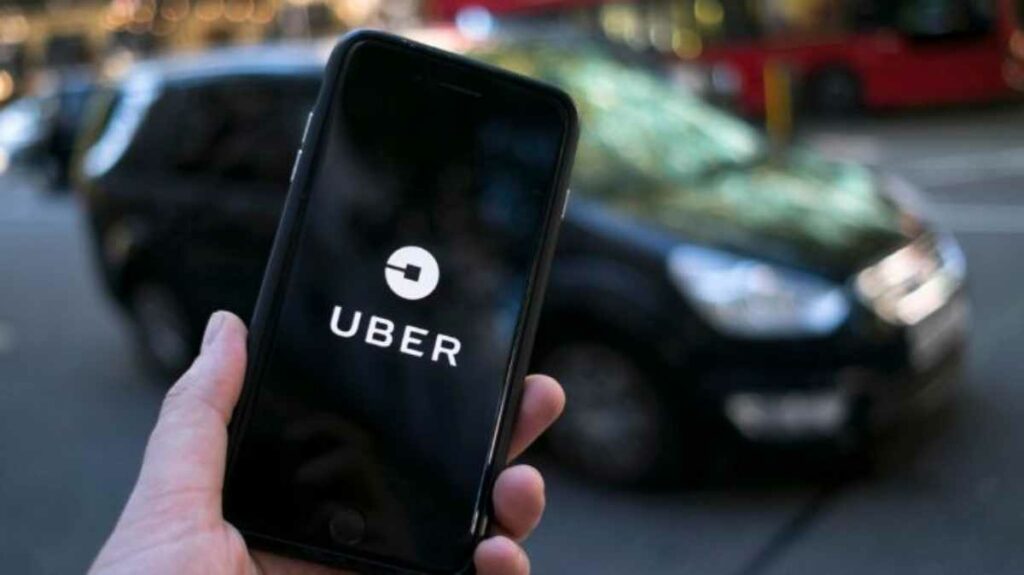 La justicia de Uruguay obligó a Uber a reconocer la relación laboral de dependencia con uno de sus choferes. Foto: AFP