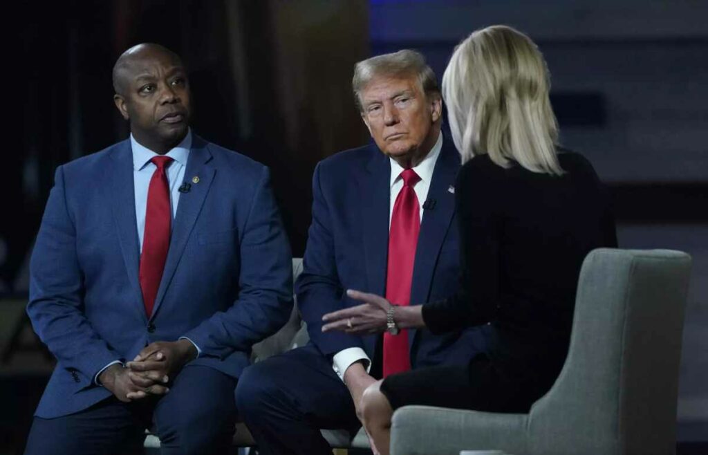 Tim Scott y Donald Trump, en Carolina del Sur, el 20 de febrero de 2024. Foto: AFP