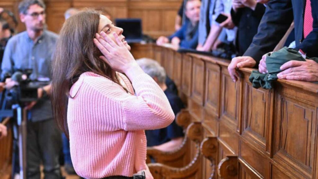 La activista italiana Ilaria Salis, bajo arresto domiciliario en Hungría donde es juzgada espera obtener la inmunidad parlamentaria. Foto: AFP