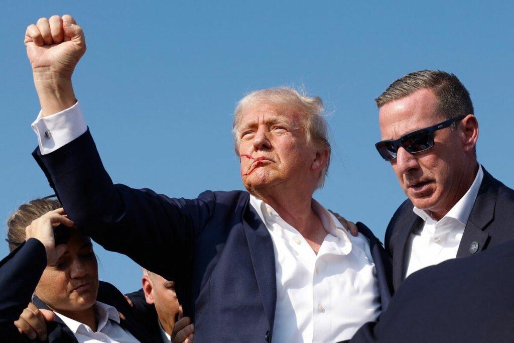 Donald Trump herido en la oreja tras disparos en Mitin en Pensilvania (Photo by Anna Moneymaker / GETTY IMAGES NORTH AMERICA