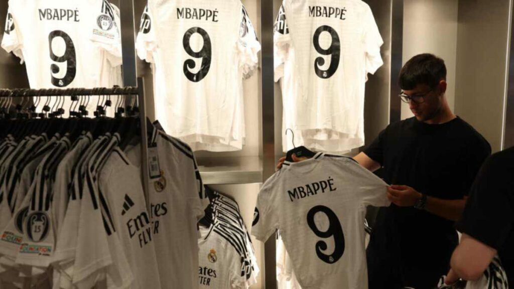 El exjugador del PSG, será recibido por el presidente del Real Madrid, Florentino Pérez, para la firma protocolaria de su contrato por cinco temporadas. Foto: AFP