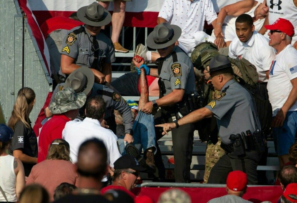 Una persona fue abatida en el acto donde atentaron contra Donald Trump