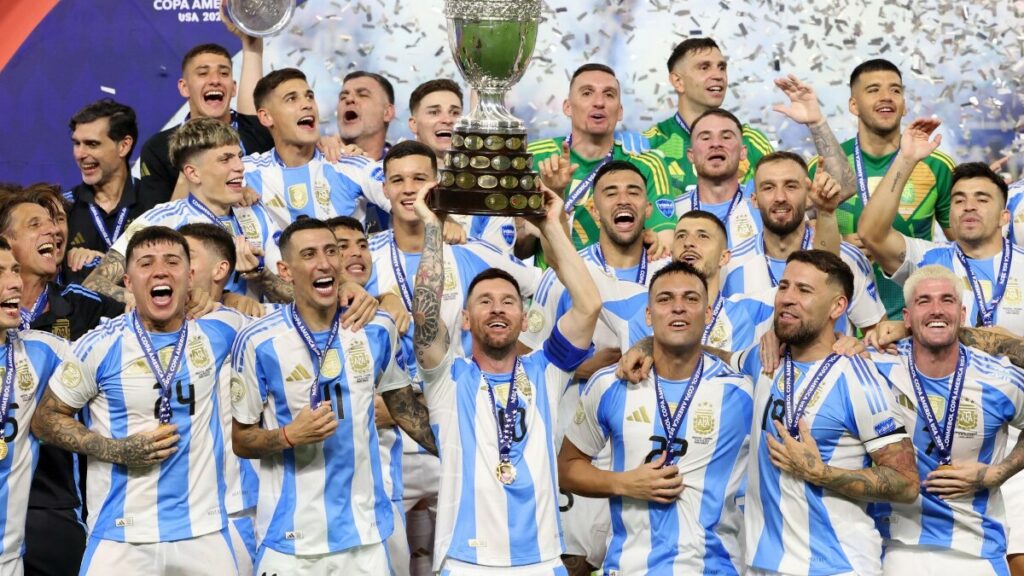 Argentina bicampeona de América al ganar 1-0 a Colombia y se acredita la Triple Corona