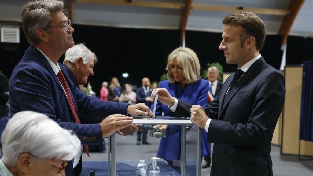 Francia vota masivamente en cruciales legislativas con la extrema derecha en posición de fuerza
