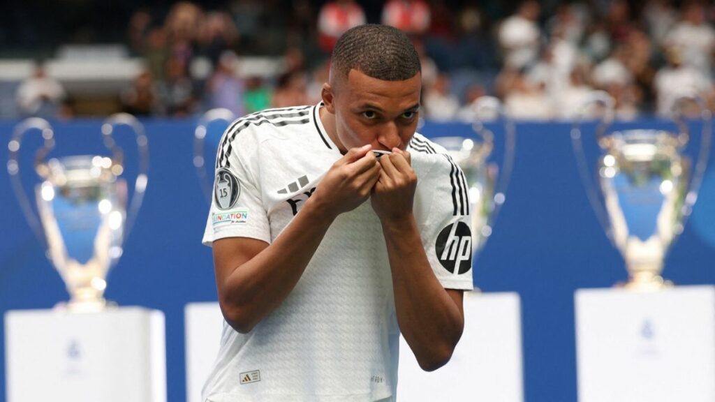 Mbappé promete dar "la vida" por el Real Madrid ante miles de seguidores