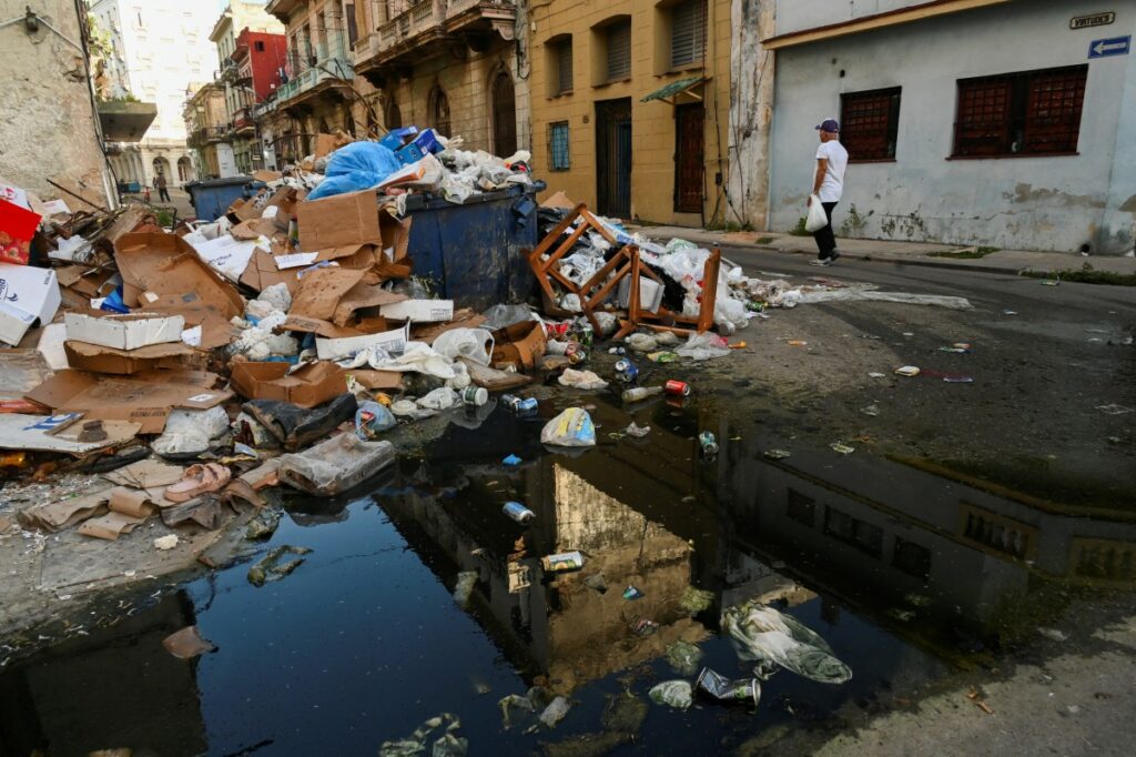 La basura se acumula en una Habana desbordada - Mediatiko