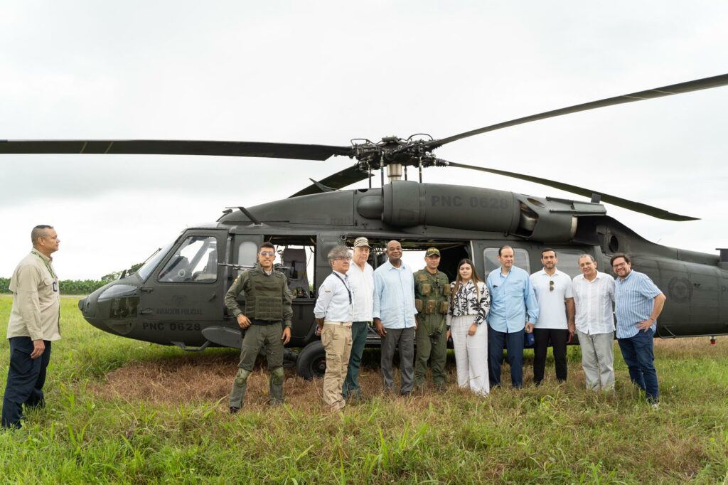 CANCILLERES DE PANAMA Y COLOMBIA VISITAN LA SELVA DEL DARIEN