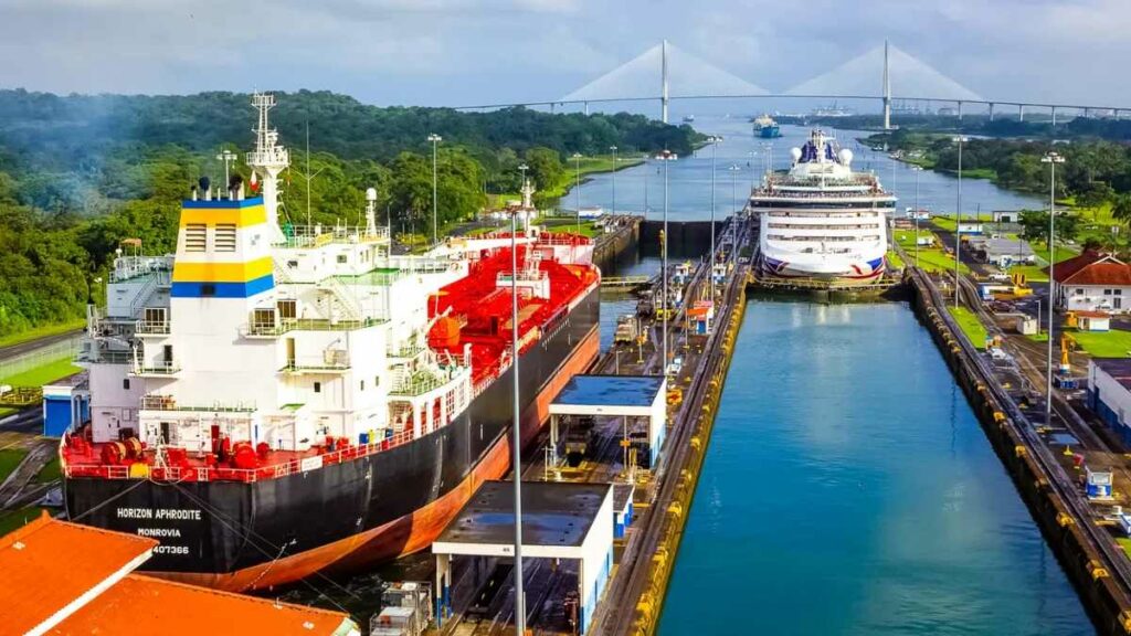 El canal de Panamá, en recuperación tras una sequía, proyecta un ingreso récord de millones de dólares en el año fiscal 2025