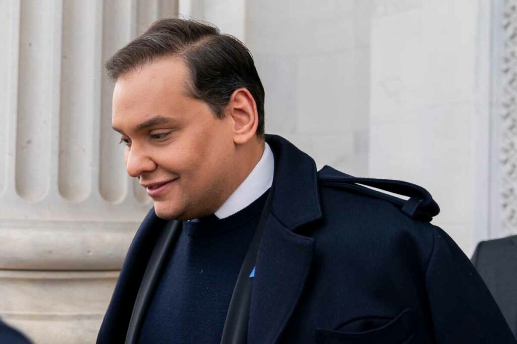 El excongresista republicano de origen brasileño George Santos, se declaró culpable de fraude electrónico y robo de identidad.