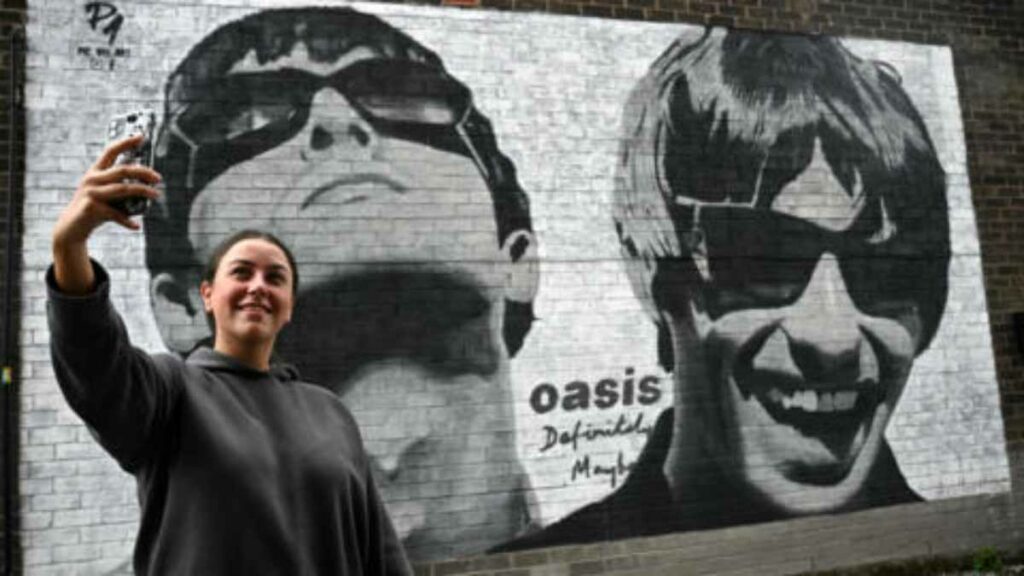 Millones de fanáticos de Oasis intentaron conseguir uno de los preciados boletos para la gira de la banda británica en el verano boreal de 2025.