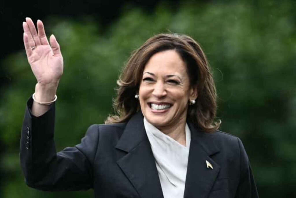 Tras su investidura triunfal en la Convención Demócrata, Kamala Harris regresa a la campaña electoral para recorrer los estados clave.