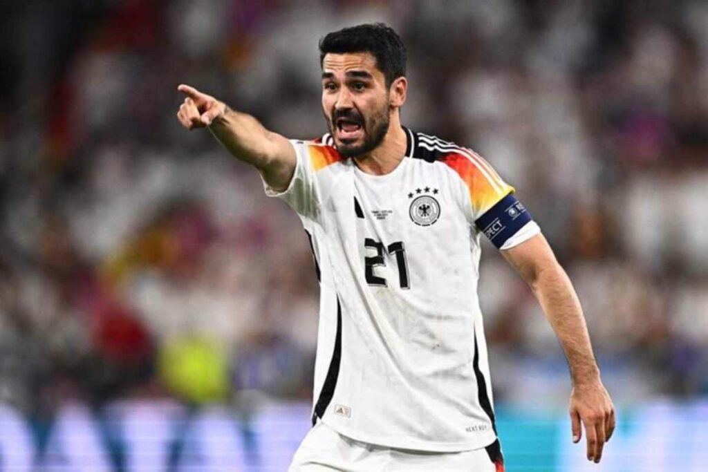 El mediocampista alemán y capitán de la Mannschaft Ilkay Gündogan anunció que pone punto final a su carrera en el equipo nacional.