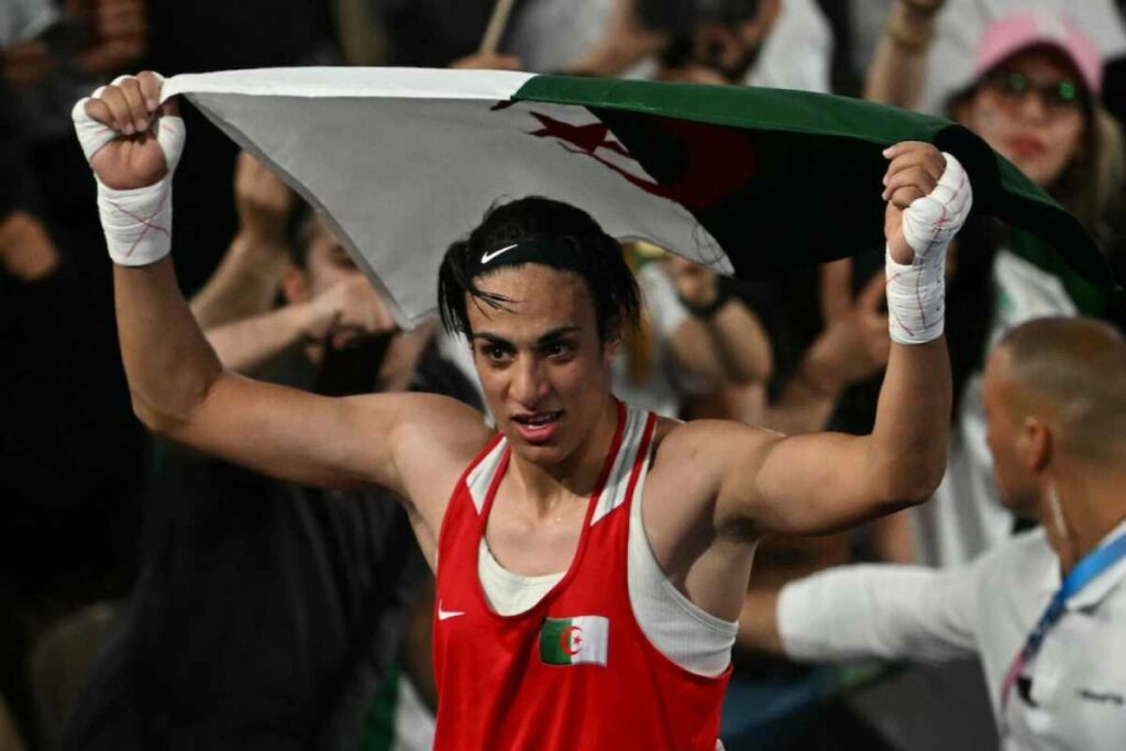 Imane Khelif, una de las dos boxeadoras de París-2024 envueltas en una polémica de género, conquistó la medalla de oro olímpica del peso wélter