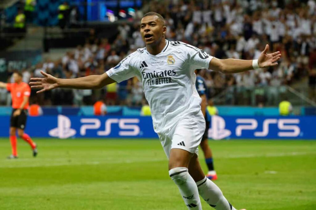 Kylian Mbappé debutó a lo grande con el Real Madrid, al que ayudó a ganar 2-0 al Atalanta italiano.