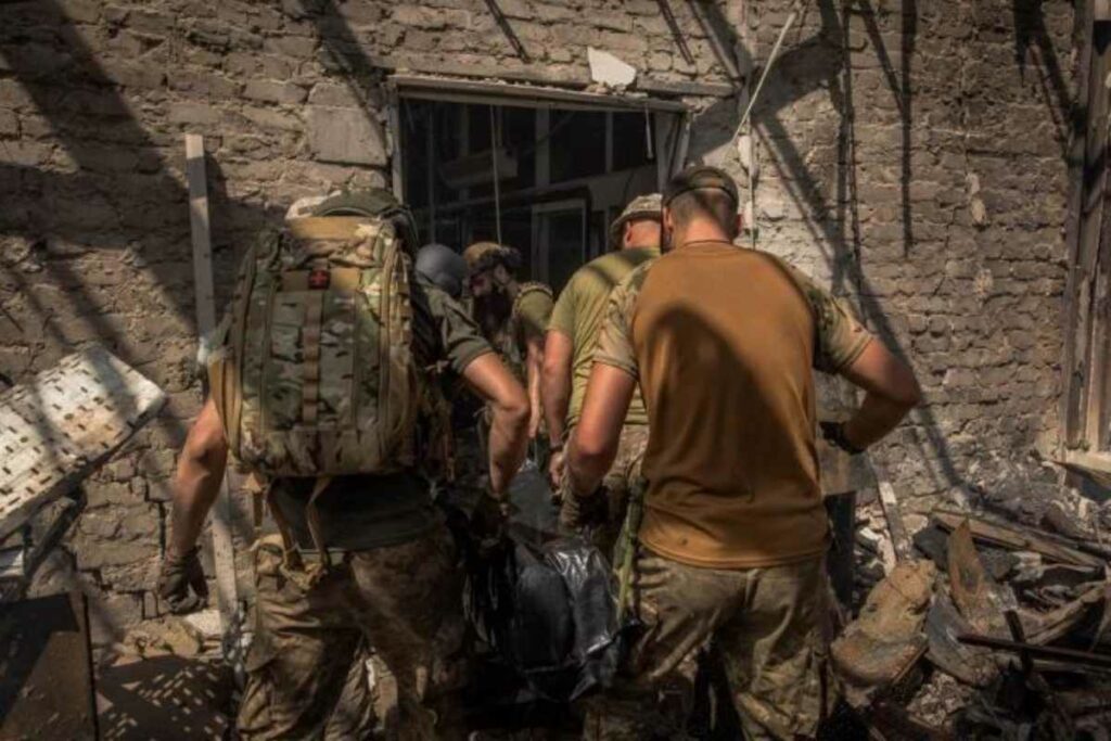 Rusia envió más tropas y armas para frenar la incursión ucraniana iniciada hace cuatro días en la región de Kursk.