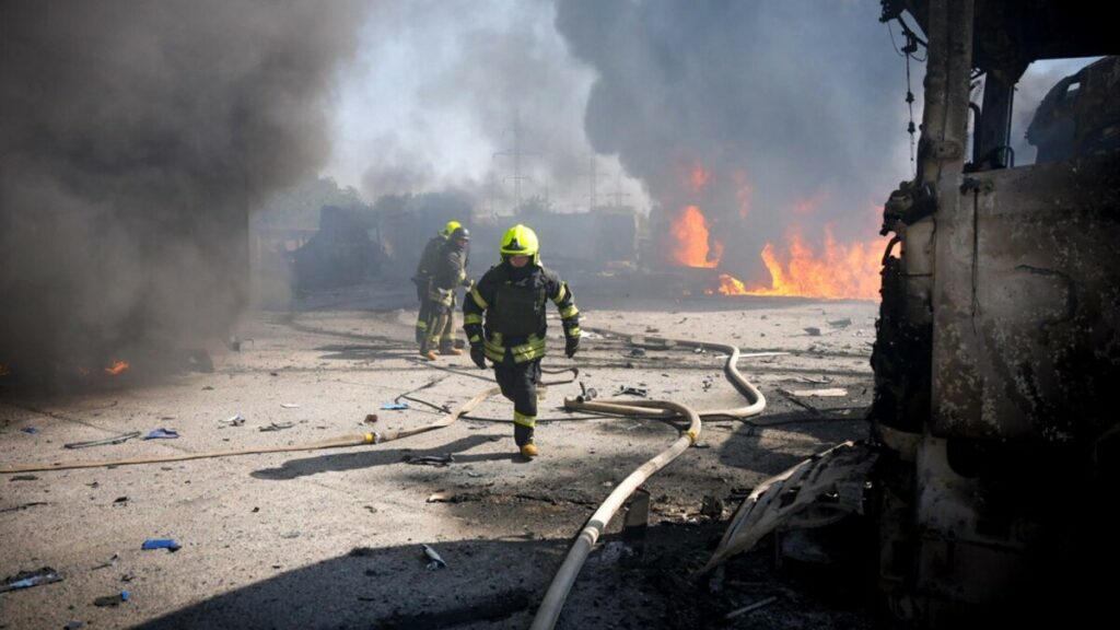Cuatro muertos en masivo bombardeo ruso contra instalaciones energéticas en Ucrania