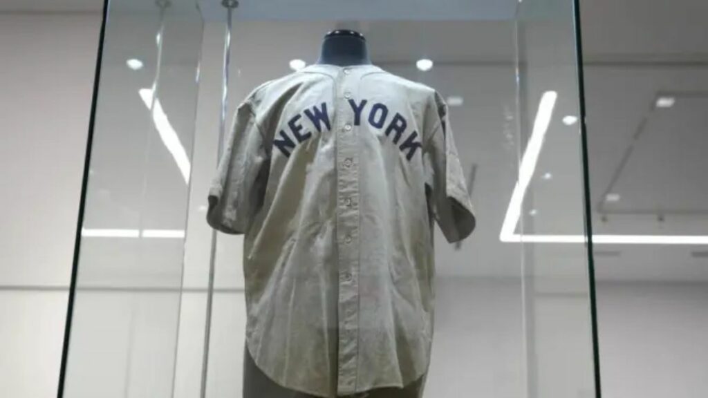 Camiseta de Babe Ruth, leyenda del béisbol, vendida por USD 24 millones en EEUU