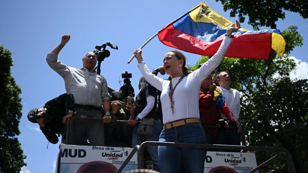 Machado reaparece en marcha opositora en Venezuela