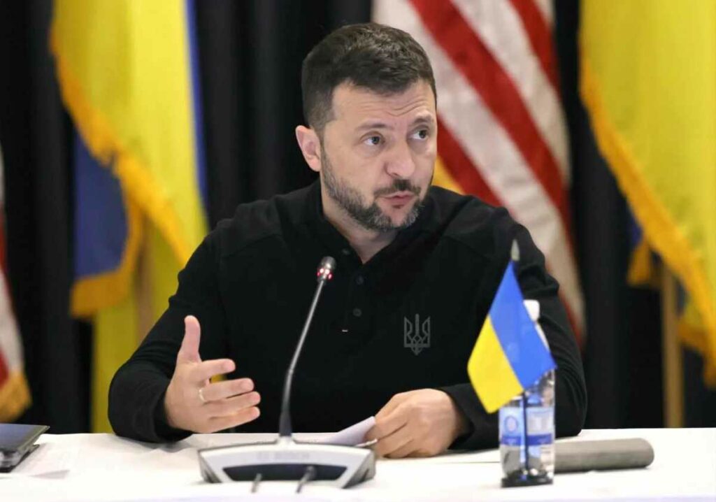 Antes de viajar a Italia, Zelenski reclamó "más armas" a sus aliados, reunidos en la base aérea de Ramstein, en el oeste de Alemania.