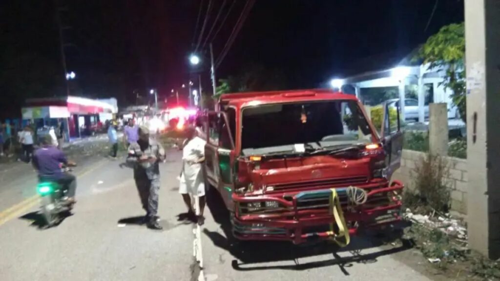 Al menos seis muertos y 32 heridos en accidente en República Dominicana