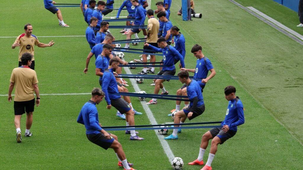 Los futbolistas reaccionan con denuncias y huelgas ante el incremento de partidos
