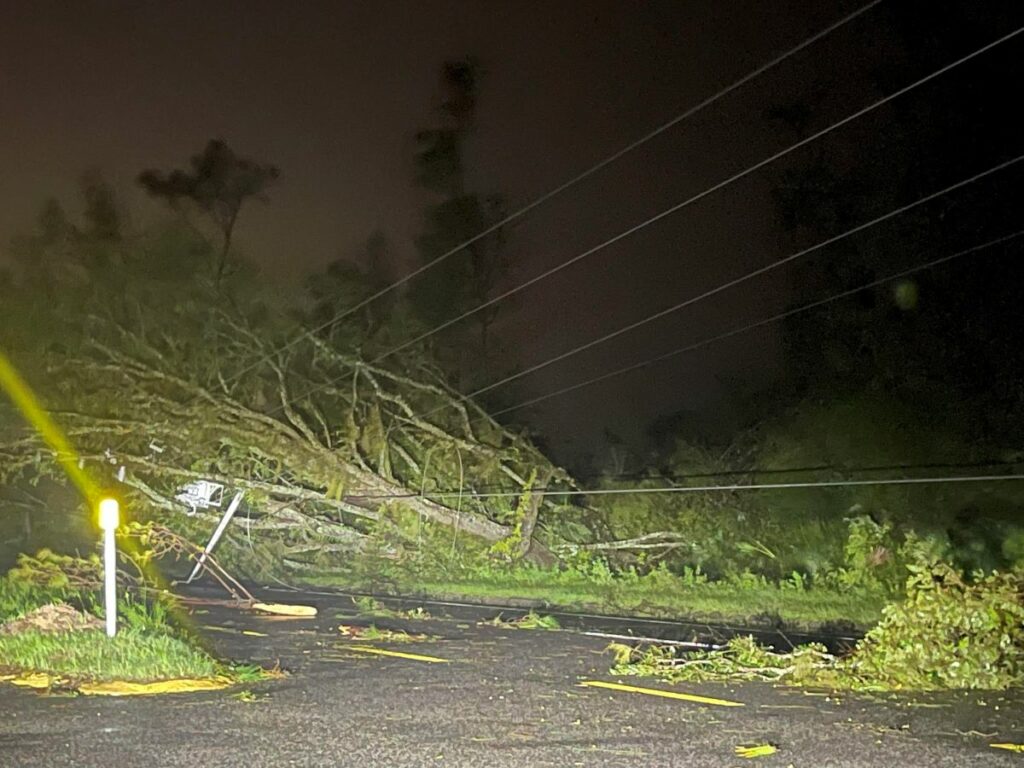 personas sin electricidad tras el paso de helene