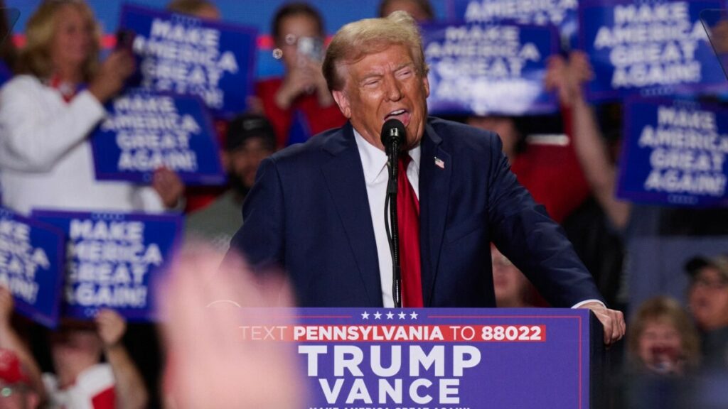 Trump insta a una represión policial "violenta"; Harris defiende una reforma migratoria en EEUU
