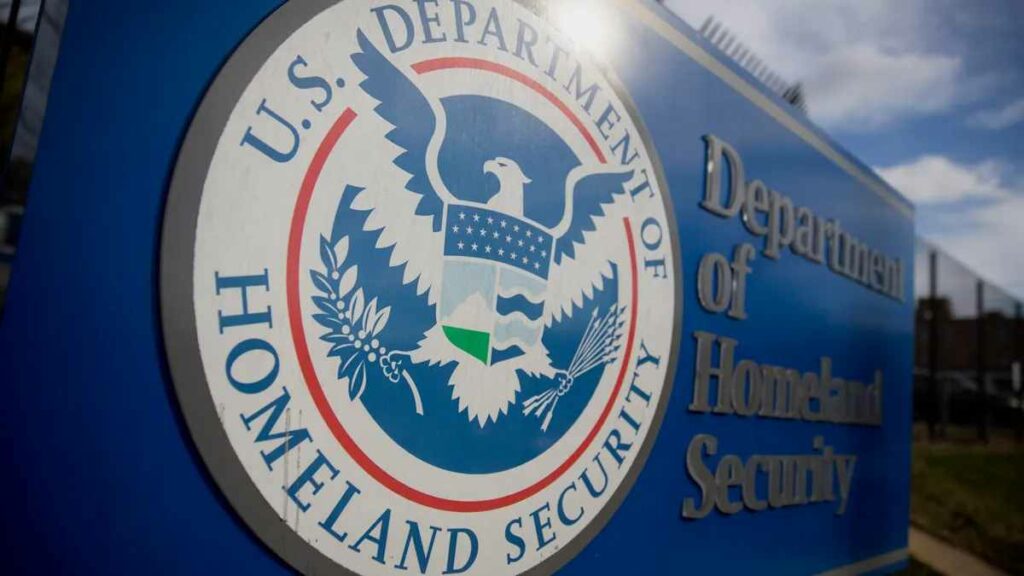 FBI investiga amenazas de bomba