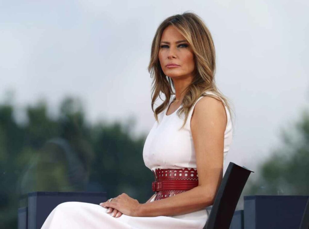 La exprimera dama estadounidense Melania Trump apoya el derecho al aborto en su autobiografía, según The Guardian.