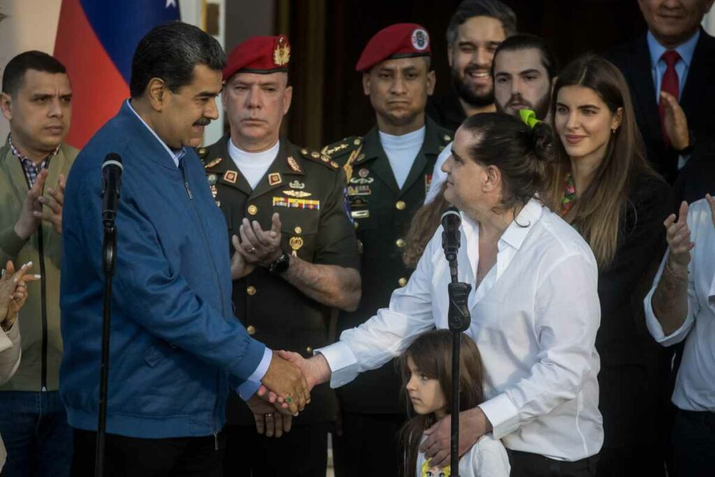 El presidente de Venezuela, Nicolás Maduro, designó como ministro de Industria a Alex Saab, empresario colombiano señalado como testaferro del mandatario.