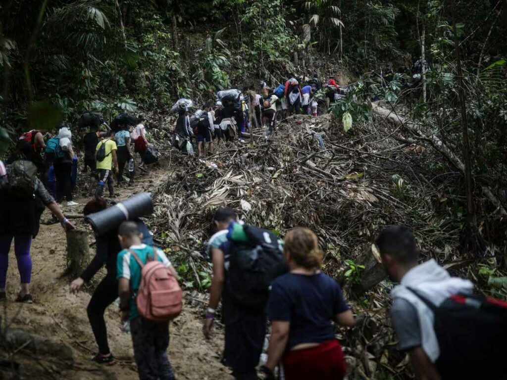 migrantes por la selva del Darién