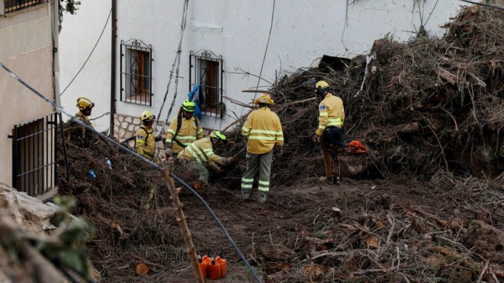 España continúa buscando víctimas tras las "inundaciones del siglo"