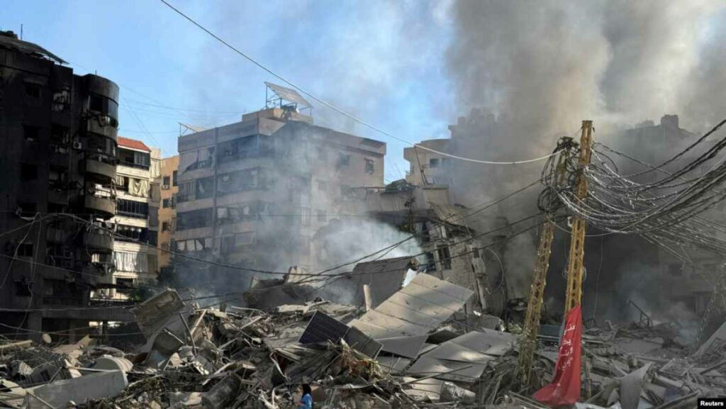 Al menos seis personas murieron y 15 resultaron heridas en un ataque contra una localidad densamente poblada al sur de Beirut.