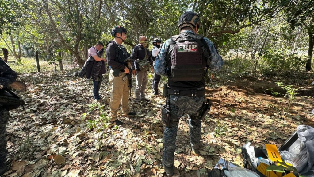 Hallan 14 cadáveres en fosas clandestinas en el sureste de México