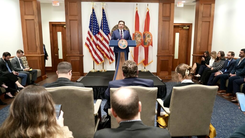 gobernador ron desantis llama a sesion especial para revisar politicas migratorias
