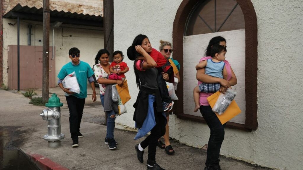Ataque de Trump contra el derecho de suelo desafía identidad estadounidense, dicen analistas
