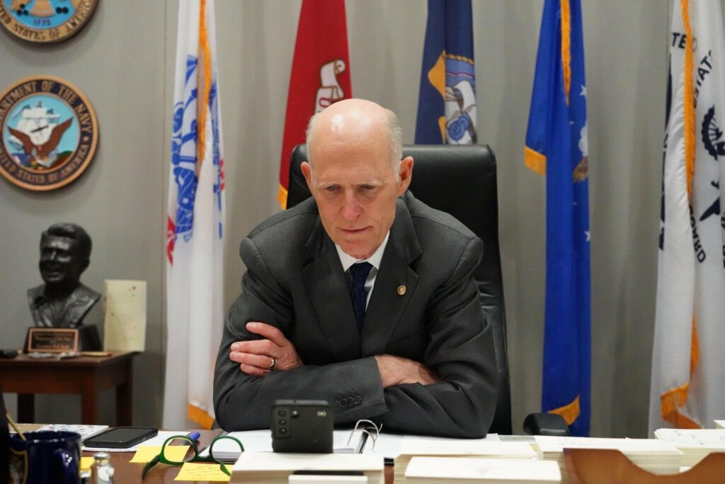 senador rick scott busca restringir viajes a Cuba