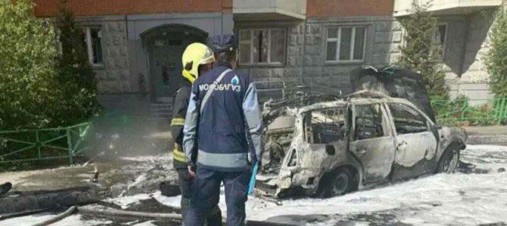El Comité de Investigación de Rusia indicó que abrió una investigación por asesinato después que un auto explotó en las inmediaciones de un bloque de viviendas