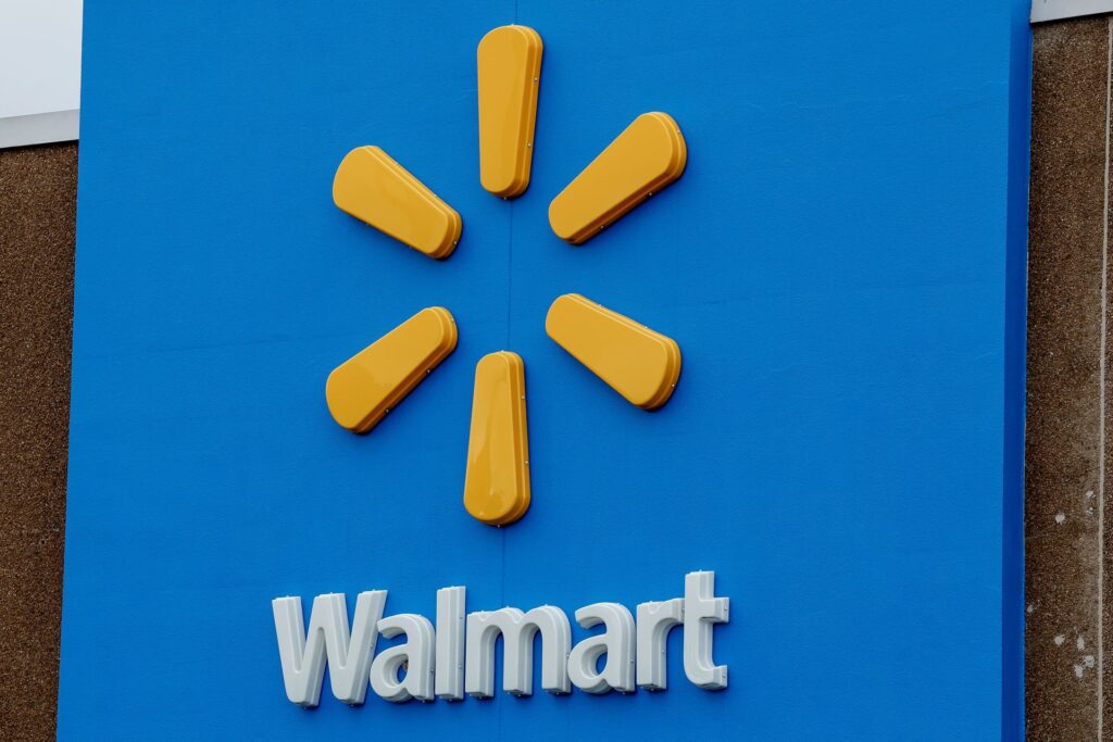 Trump arremete contra Walmart porque subirá sus precios por culpa de los aranceles