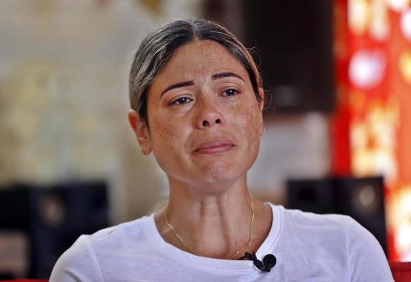 “¡Me quitan la vida!”: cubana llora al ser deportada sin su hija de 17 meses (EFE)