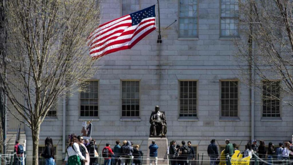 Gobierno de Trump demanda a cuatro estados por ayudas universitarias a indocumentados