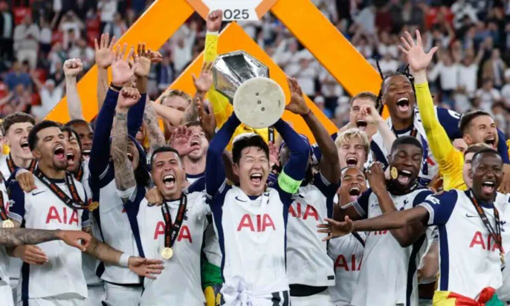 Los 'Diablos Rojos', por su parte, sólo un puesto por encima del Tottenham en el campeonato inglés, cierran una temporada para olvidar