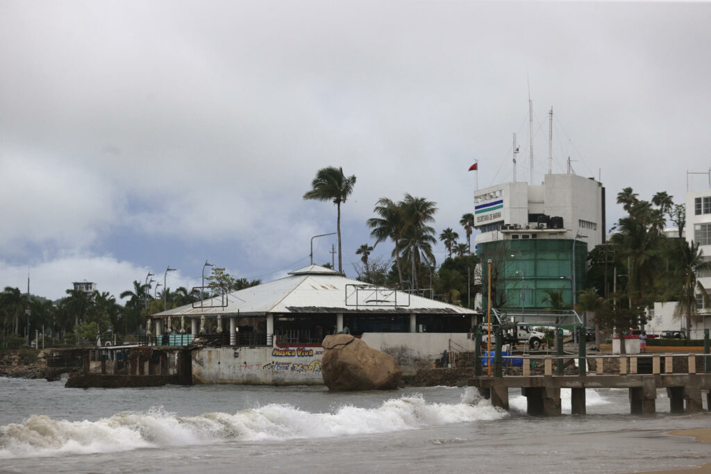 En el Pacífico y Atlántico de México se forman las tormentas tropicales Flossie y Barry