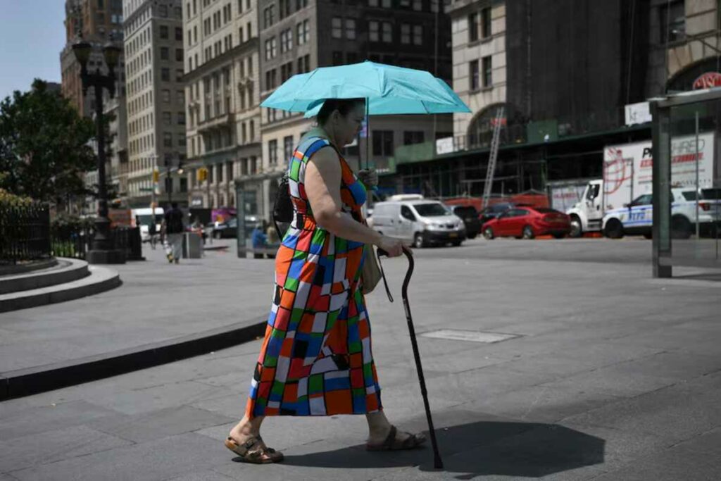 El termómetro superaba los 38ºC a medio día en Washington Heights --un barrio con una gran comunidad latina--, donde apenas hay zonas verdes.