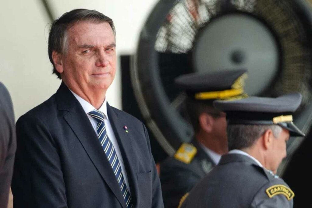 La corte ordenó la semana pasada investigar si el tercero de los cinco hijos de Bolsonaro busca entorpecer el juicio en curso contra el expresidente