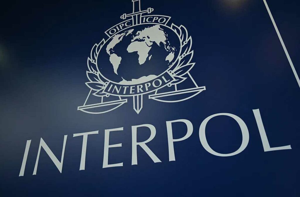 En América Latina, fueron arrestados 10 personas en los países implicados, “incluidos tres en El Salvador y un profesor en Panamá”, señaló la fuente.