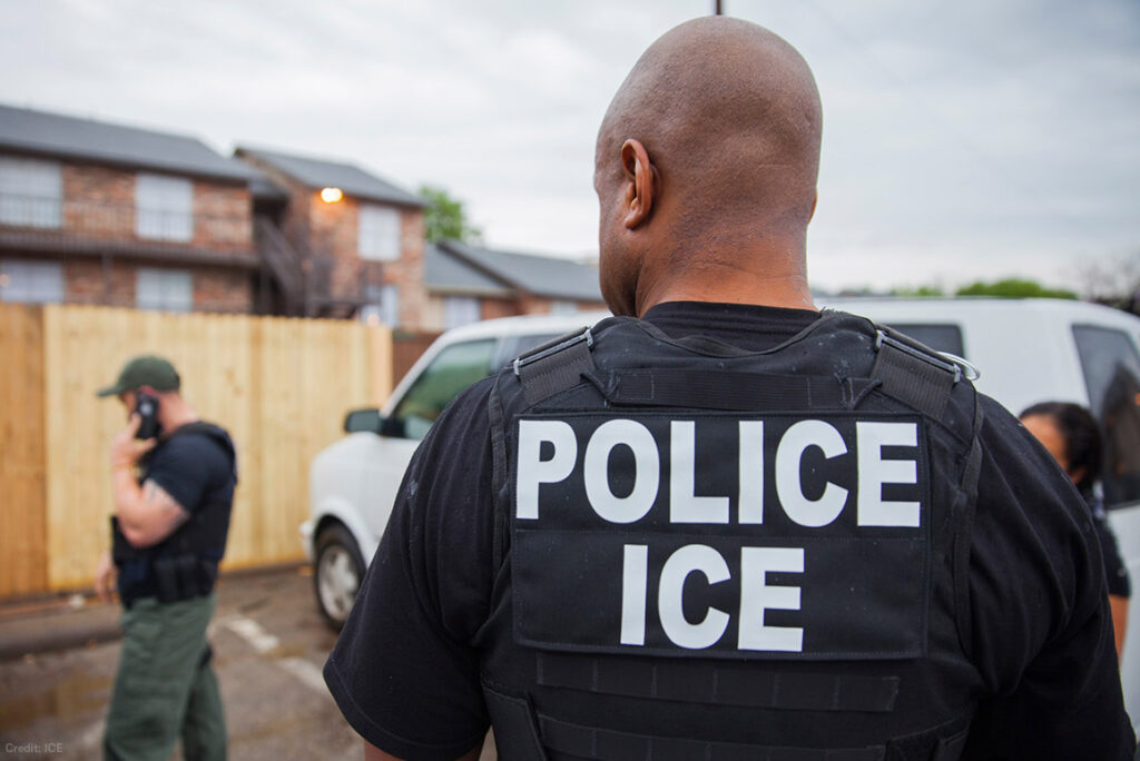 Muere migrante bajo custodia del ICE