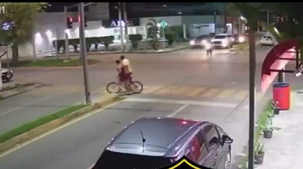 Conductor atropella a una mujer