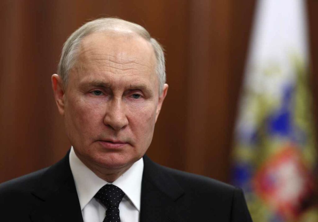 Estados Unidos anunció la suspensión del envío de algunas armas a Kiev, alegando su inquietud ante la bajada de su propia reserva de municiones.